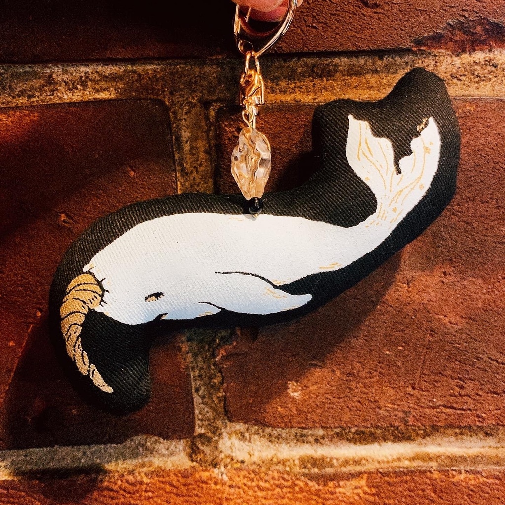 角のへたったイッカクさん|クッションチャーム