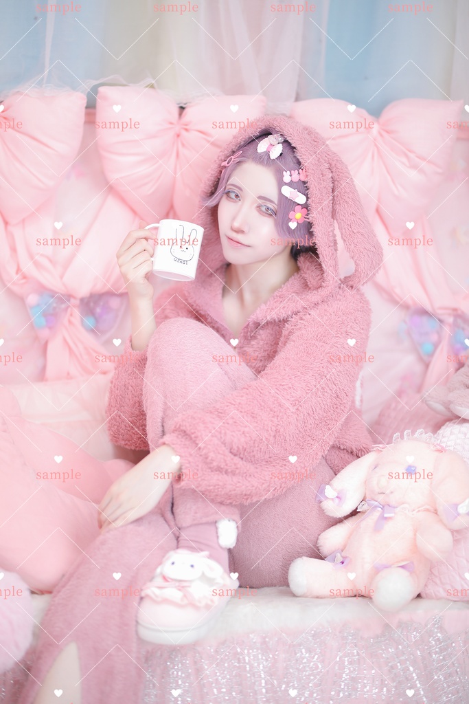 眞鍋瑚太郎写真集「先生のうさぎ小屋」B5版 44P