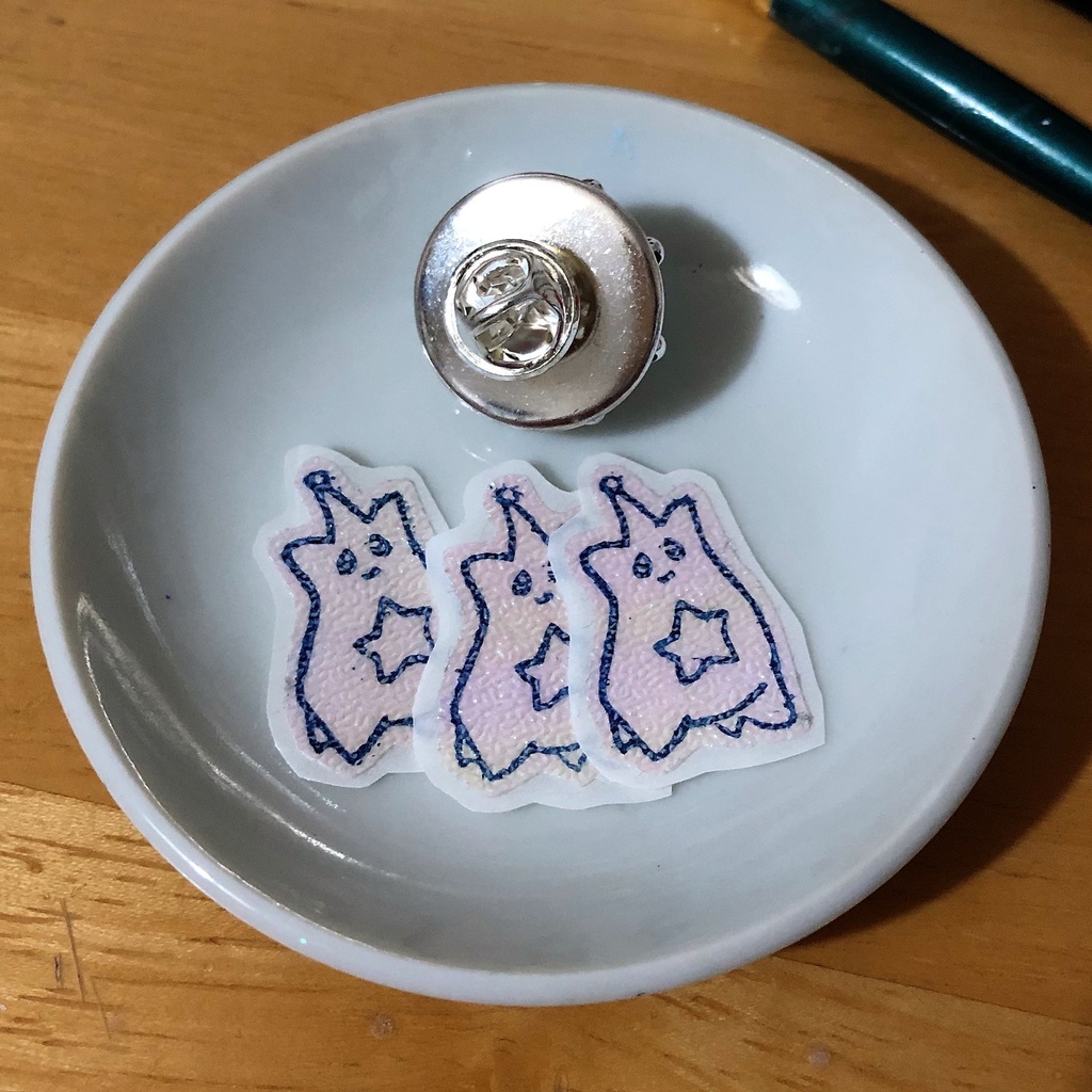 そらのうえ888階開店記念ピンバッジ+うちぅじんシール付き