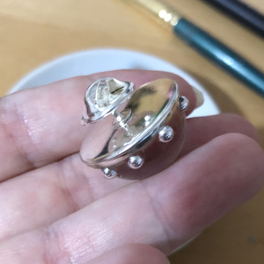 そらのうえ888階開店記念ピンバッジ+うちぅじんシール付き