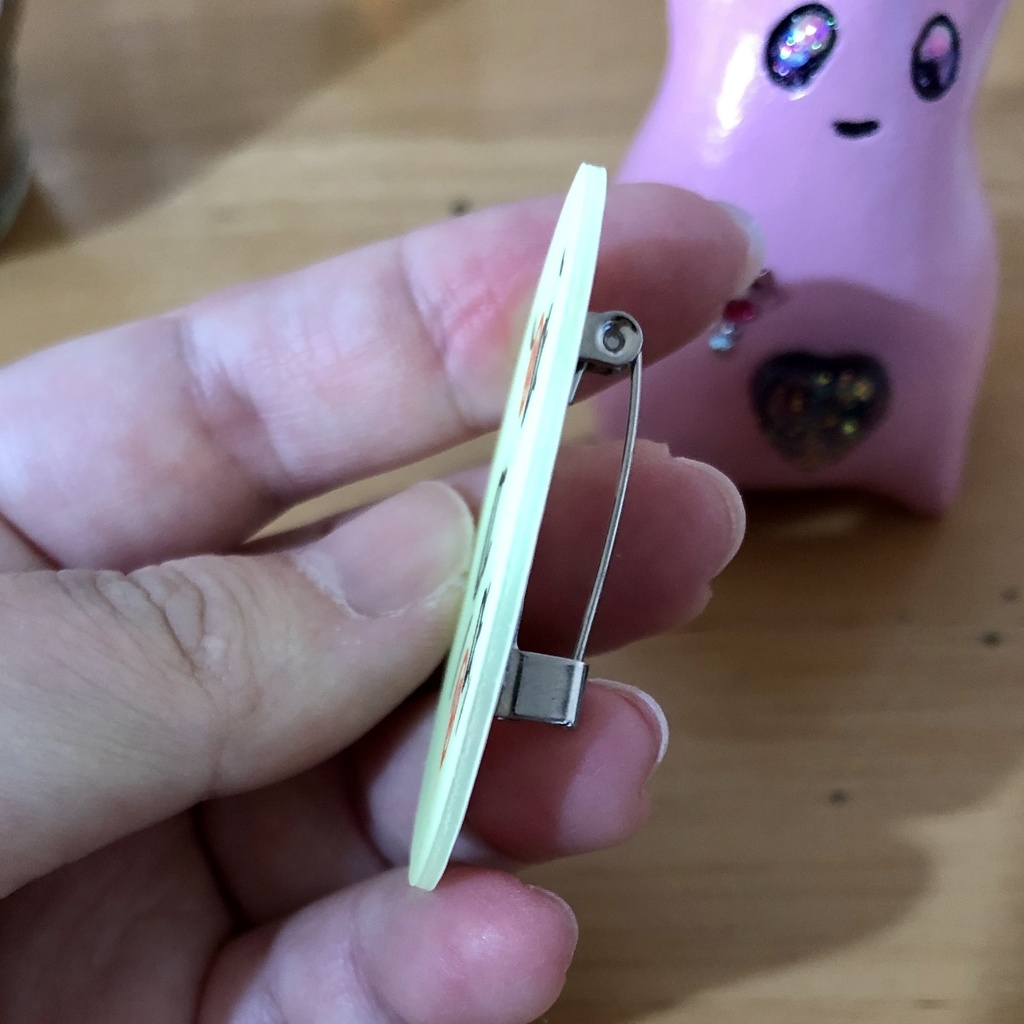 よく使っている顔文字のブローチ①