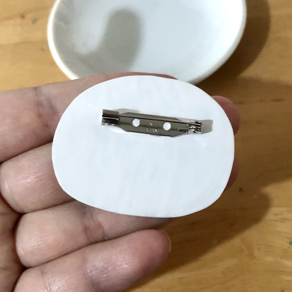 よく使っている顔文字のブローチ①