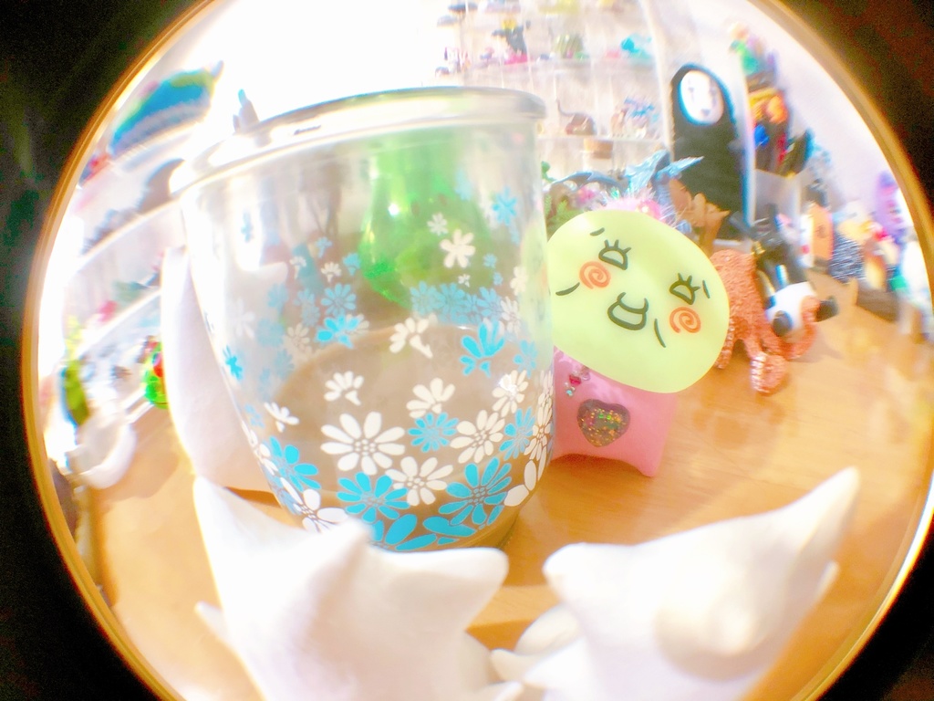 よく使っている顔文字のブローチ①