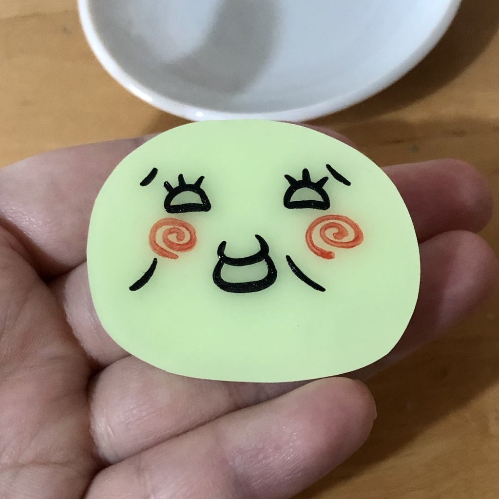 よく使っている顔文字のブローチ①