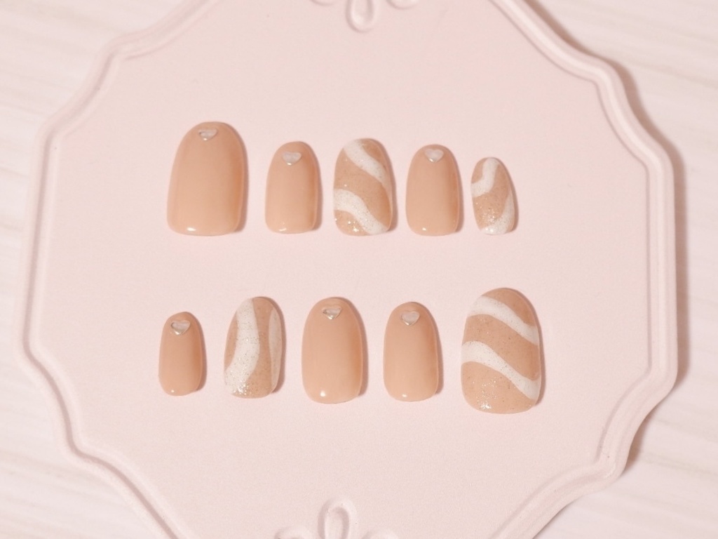 スキンカラーの冬ネイルチップ