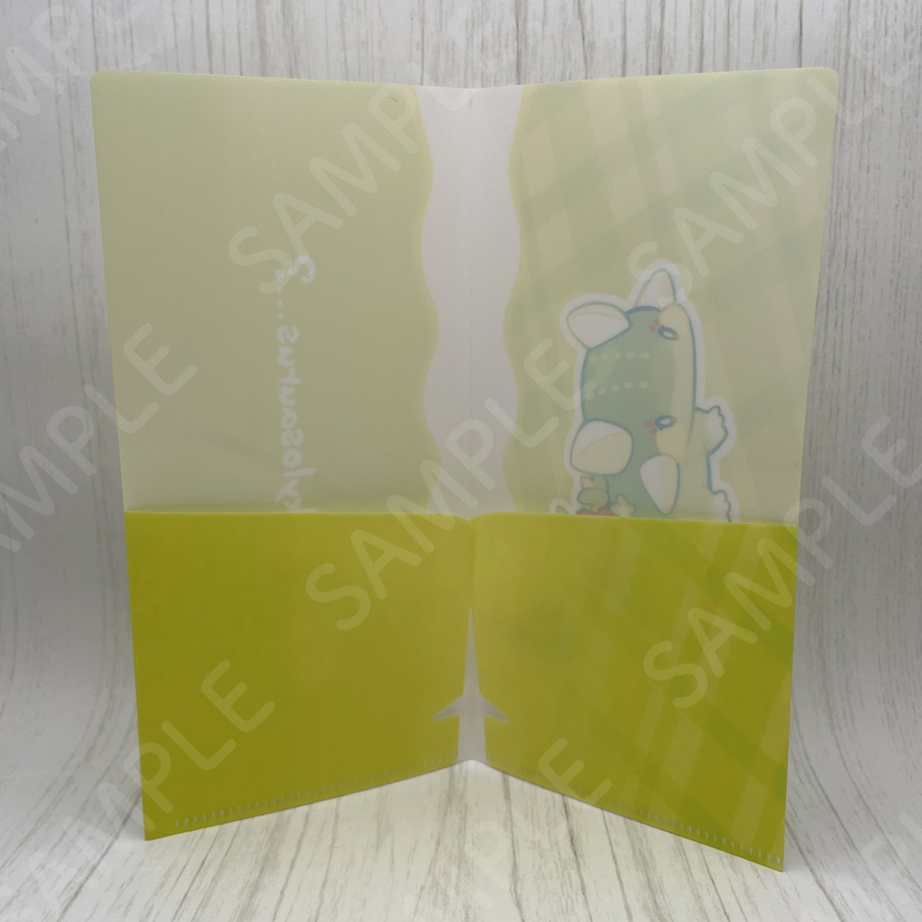 チケットホルダー「あんきろさうるす…?」