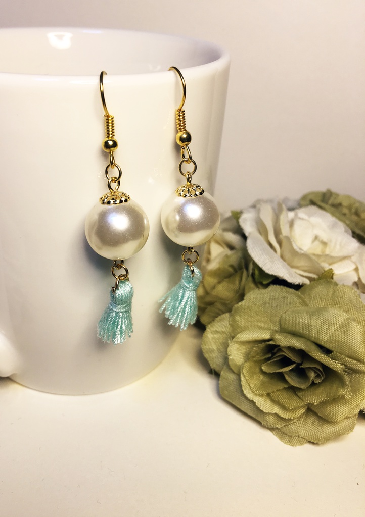 タッセル付きパールピアス