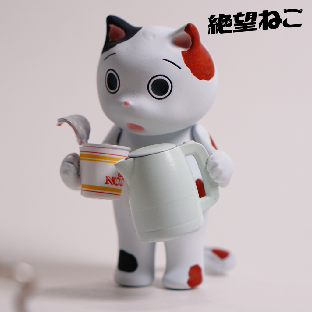 【未塗装】カップラーメンに水を注いでしまい絶望している猫