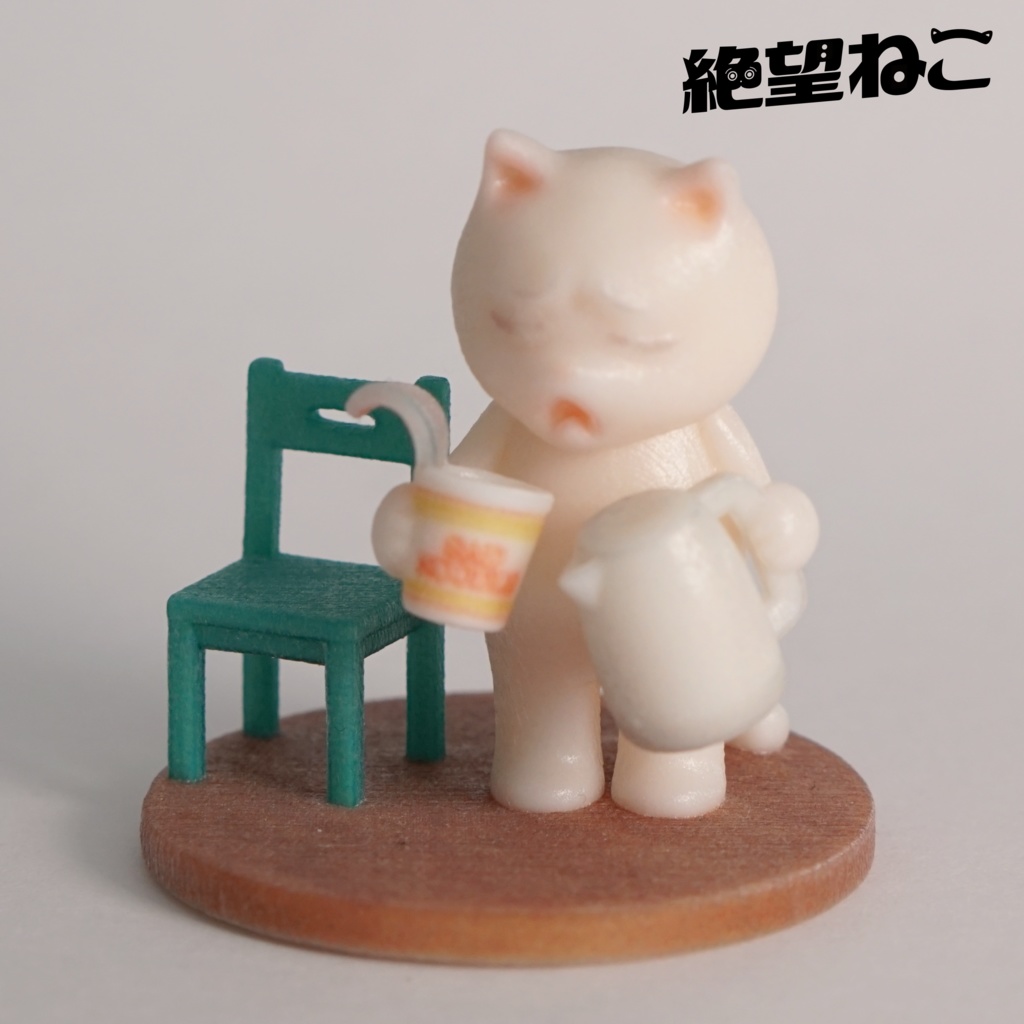 【彩色済み】カップラーメンに水を入れてしまい絶望している猫