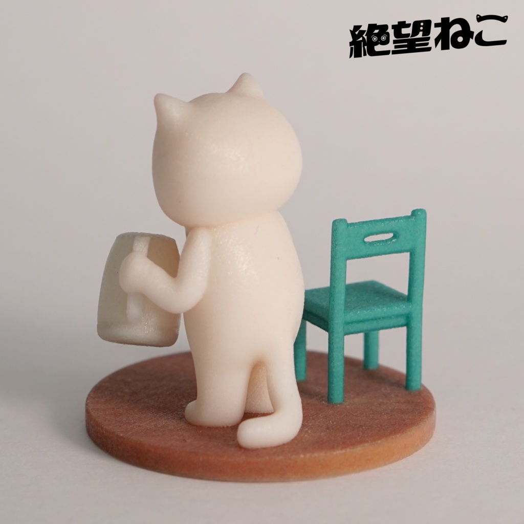 【彩色済み】カップラーメンに水を入れてしまい絶望している猫