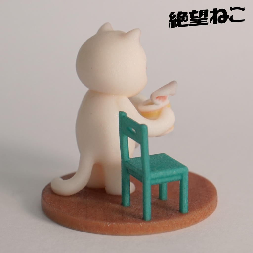 【彩色済み】カップラーメンに水を入れてしまい絶望している猫