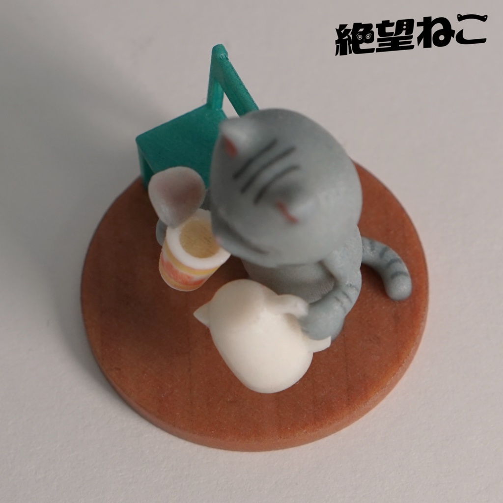 【彩色済み】カップラーメンに水を入れてしまい絶望している猫