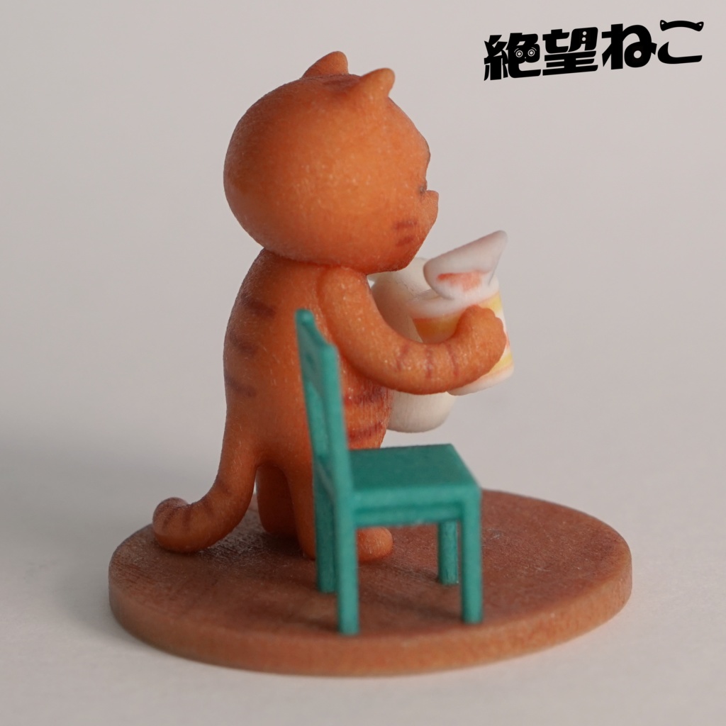 【彩色済み】カップラーメンに水を入れてしまい絶望している猫