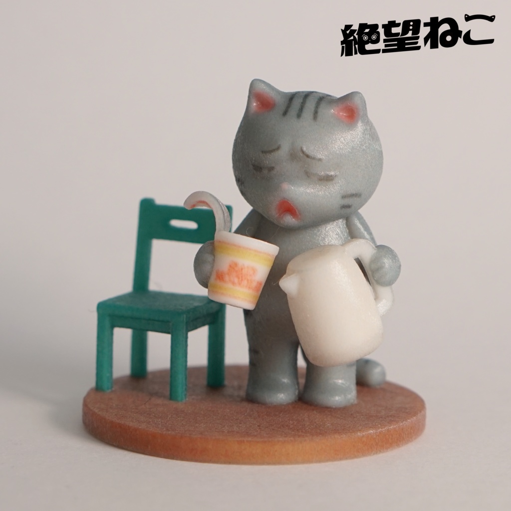 【彩色済み】カップラーメンに水を入れてしまい絶望している猫