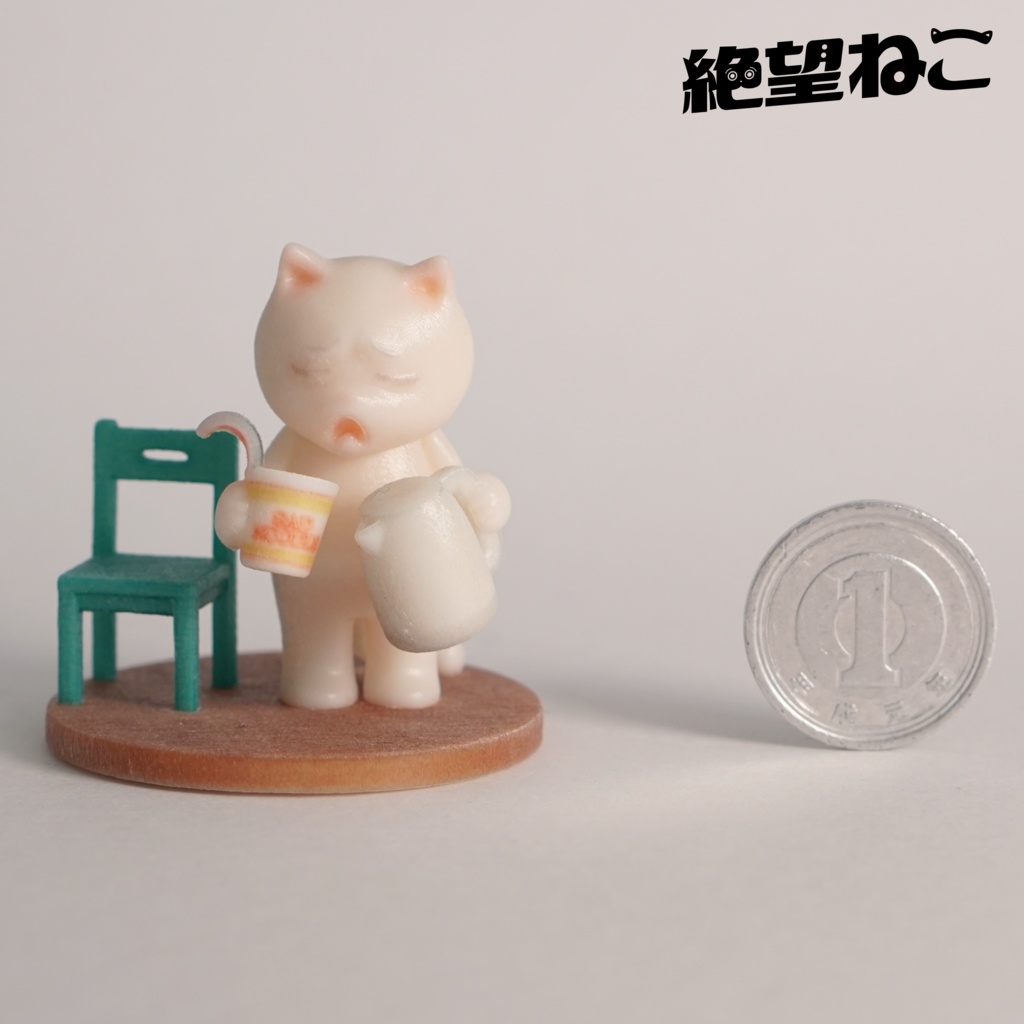 【彩色済み】カップラーメンに水を入れてしまい絶望している猫