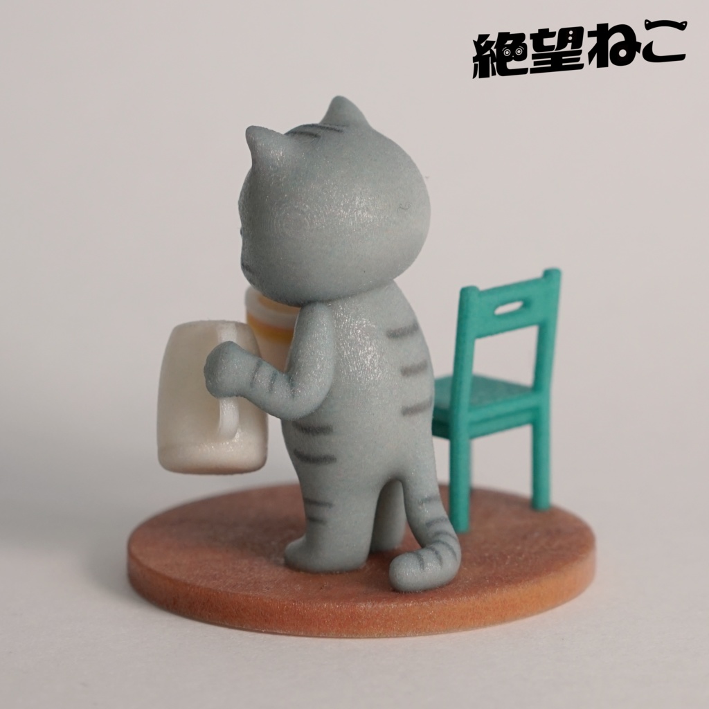 【彩色済み】カップラーメンに水を入れてしまい絶望している猫