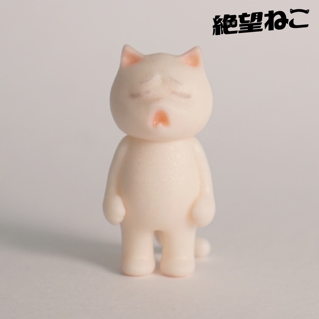 【彩色済み】棒立ちで絶望している猫