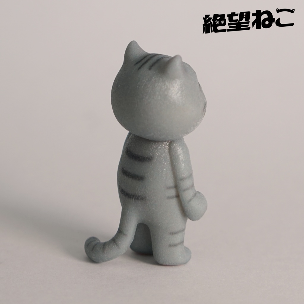 【彩色済み】棒立ちで絶望している猫