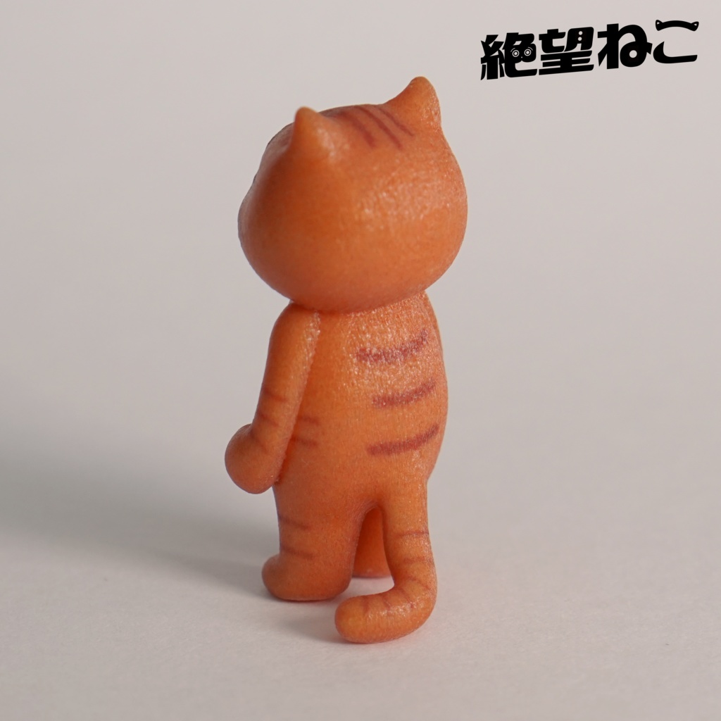 【彩色済み】棒立ちで絶望している猫