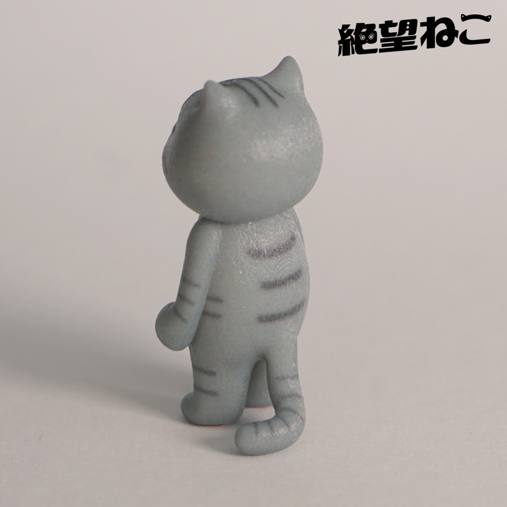 【彩色済み】棒立ちで絶望している猫