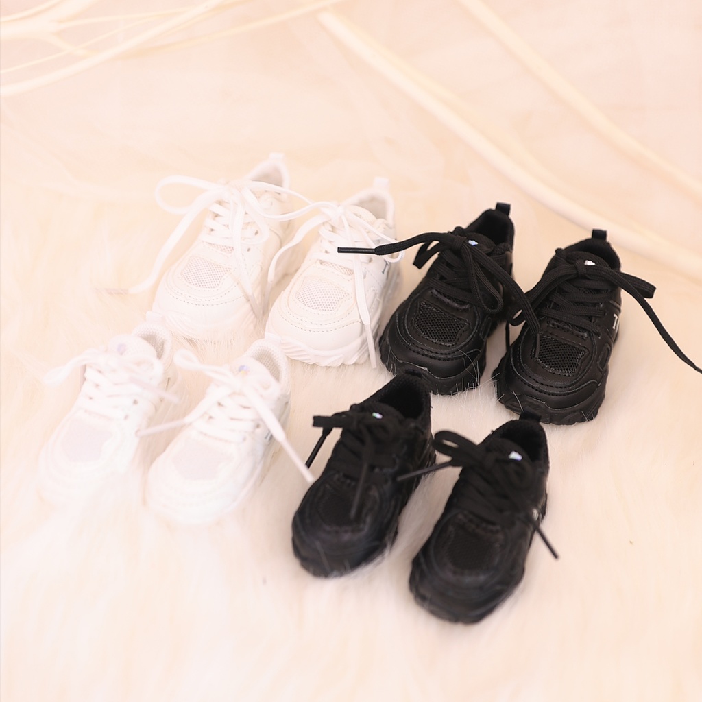 ロゴスニーカー