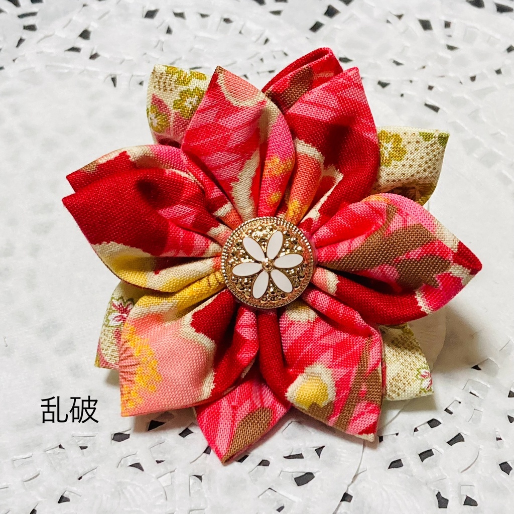 絞り細工クリップブローチ