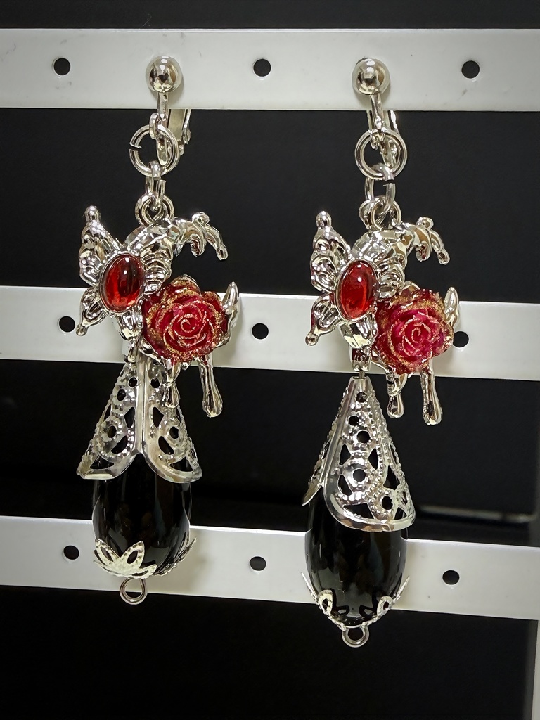 【原神】アルレッキーノ蝶と薔薇イヤリング(ピアス)