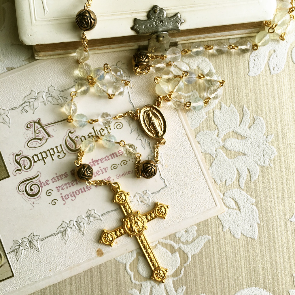 【 ロザリオ 】小さな黄薔薇 - little fair rose -