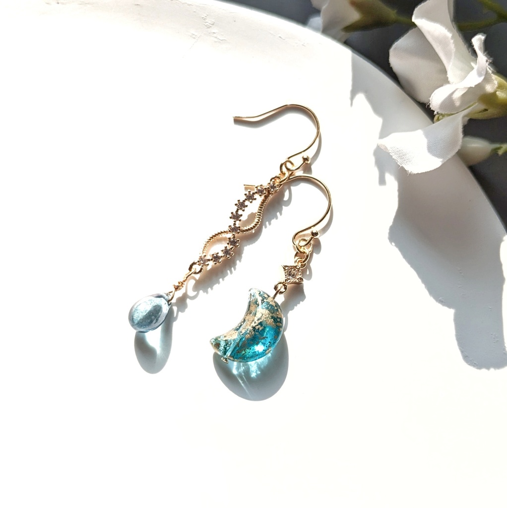 オリジナル 青い月と雫のイヤーアクセサリー