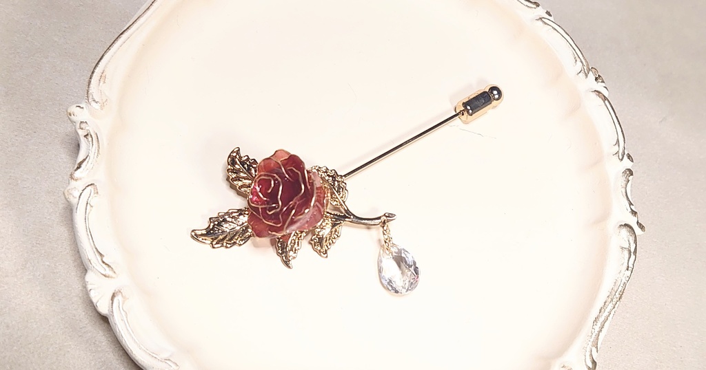 薔薇のピンブローチ