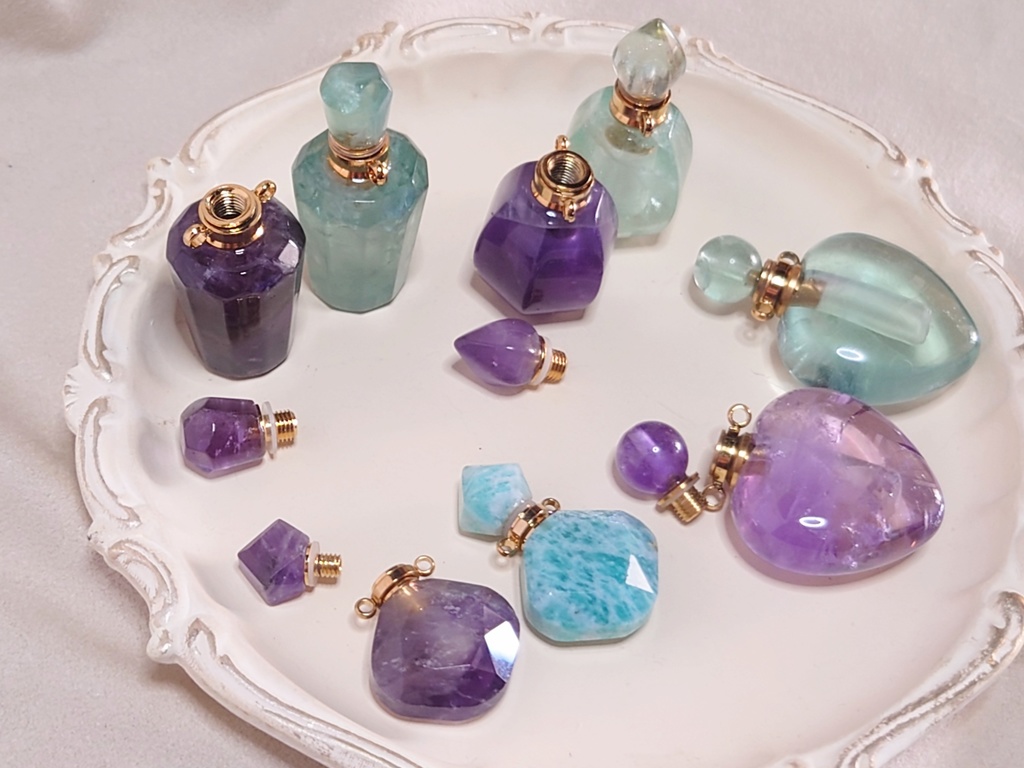 朝と夜の香水ボトルペンダント