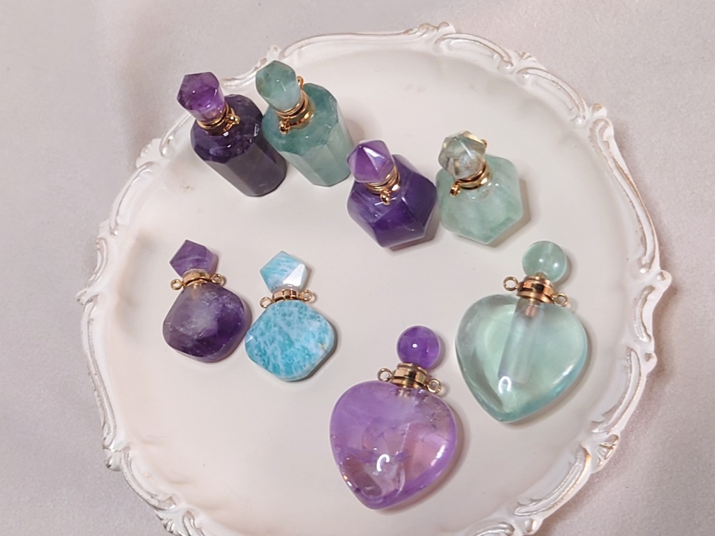 朝と夜の香水ボトルペンダント