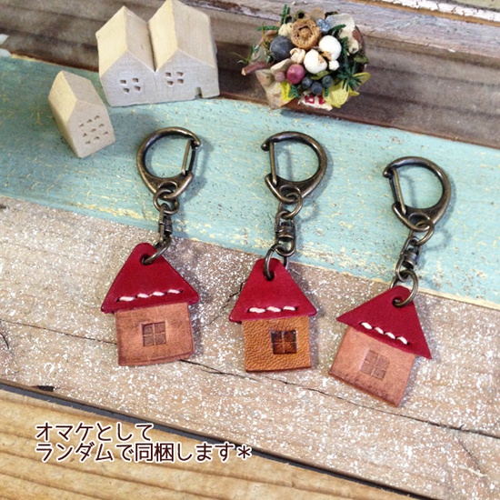 おうち型ブローチ