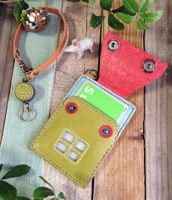 ドアとおうちのパスケース