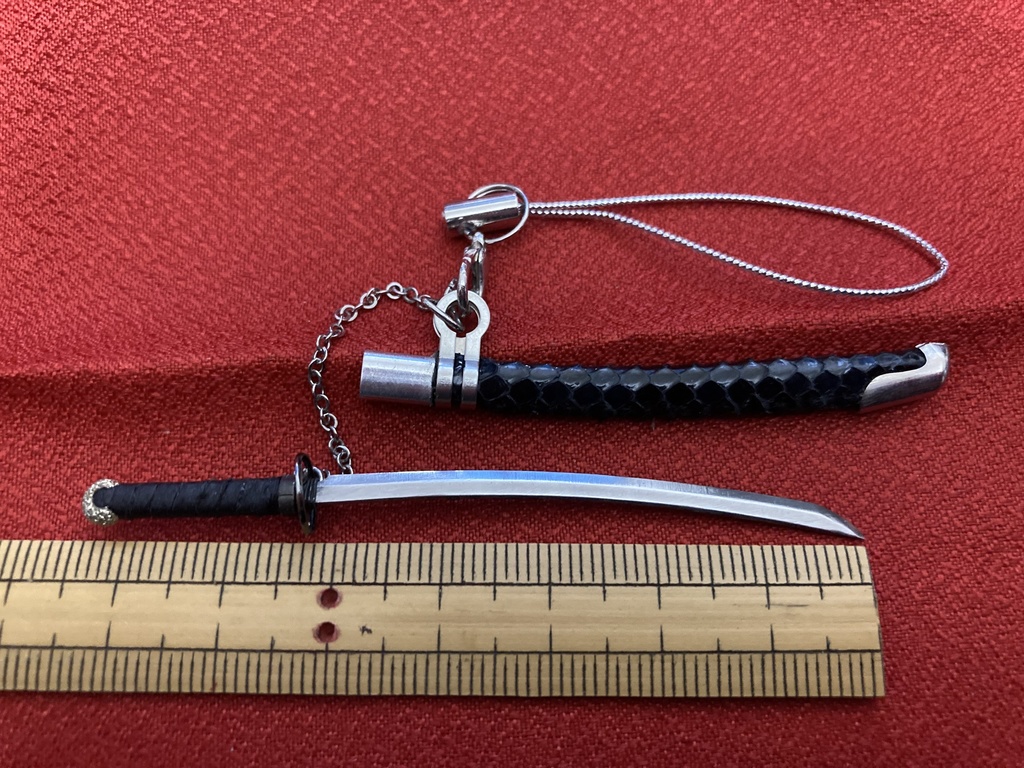 手作り刀日本刀ストラップ 蛇革鞘(希少レザー)