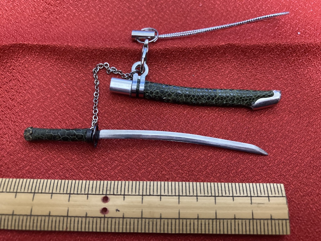 手作り日本刀ストラップ トカゲ革鞘(希少レザー)