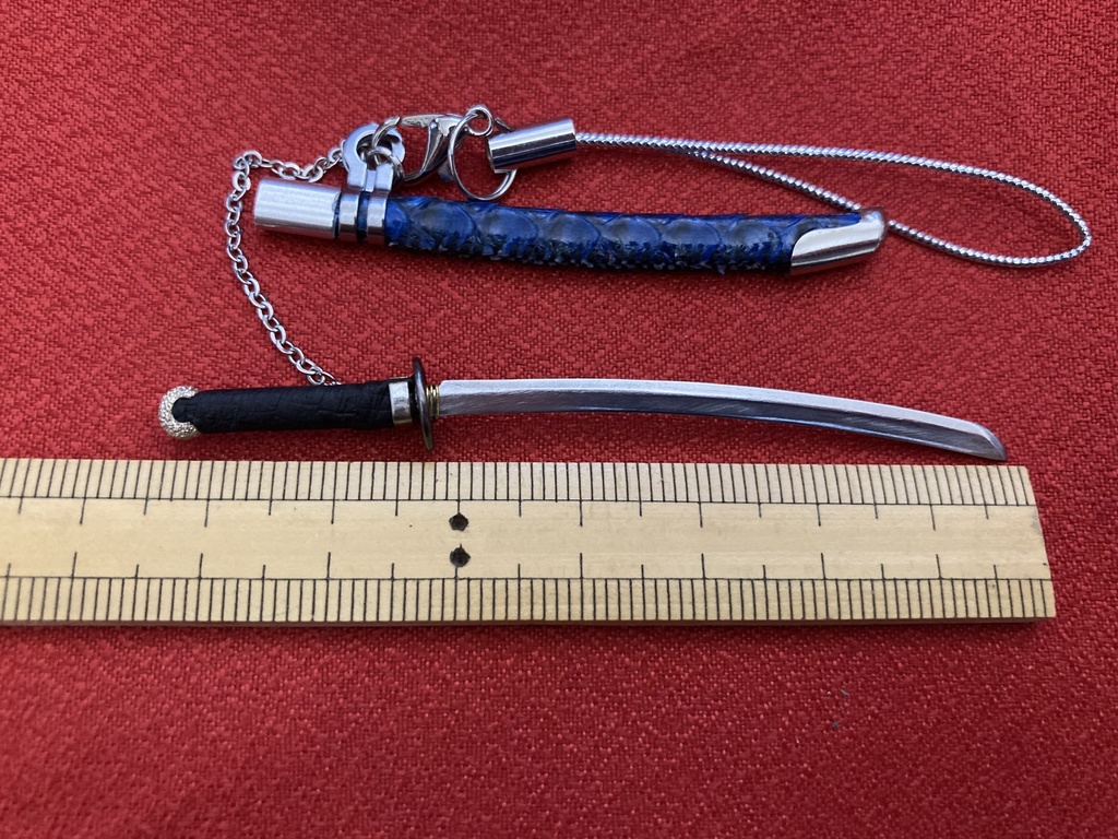 手作り刀日本刀ストラップ 蛇革藍艶鞘(希少レザー)