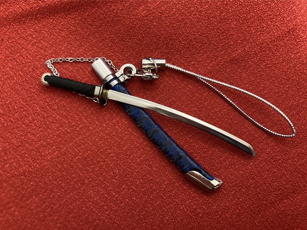 手作り刀日本刀ストラップ 蛇革藍艶鞘(希少レザー)