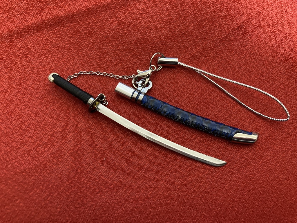 手作り刀日本刀ストラップ　蛇革藍艶鞘（希少レザー）