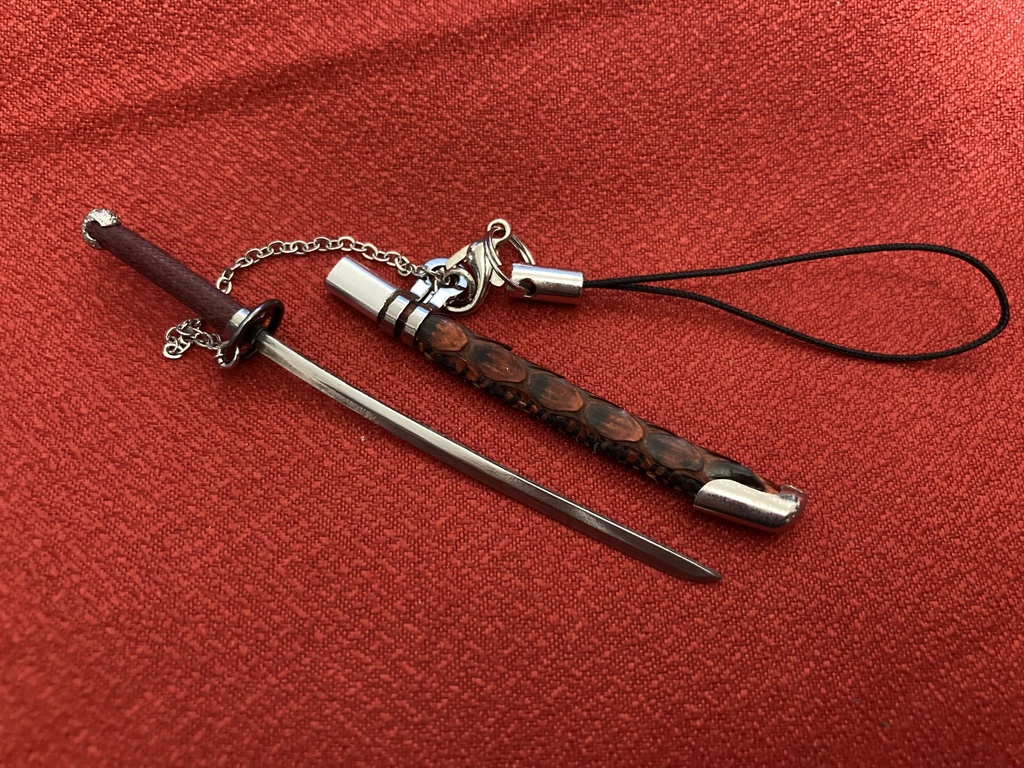 手作り刀日本刀ストラップ 蛇革朱艶鞘(希少レザー)