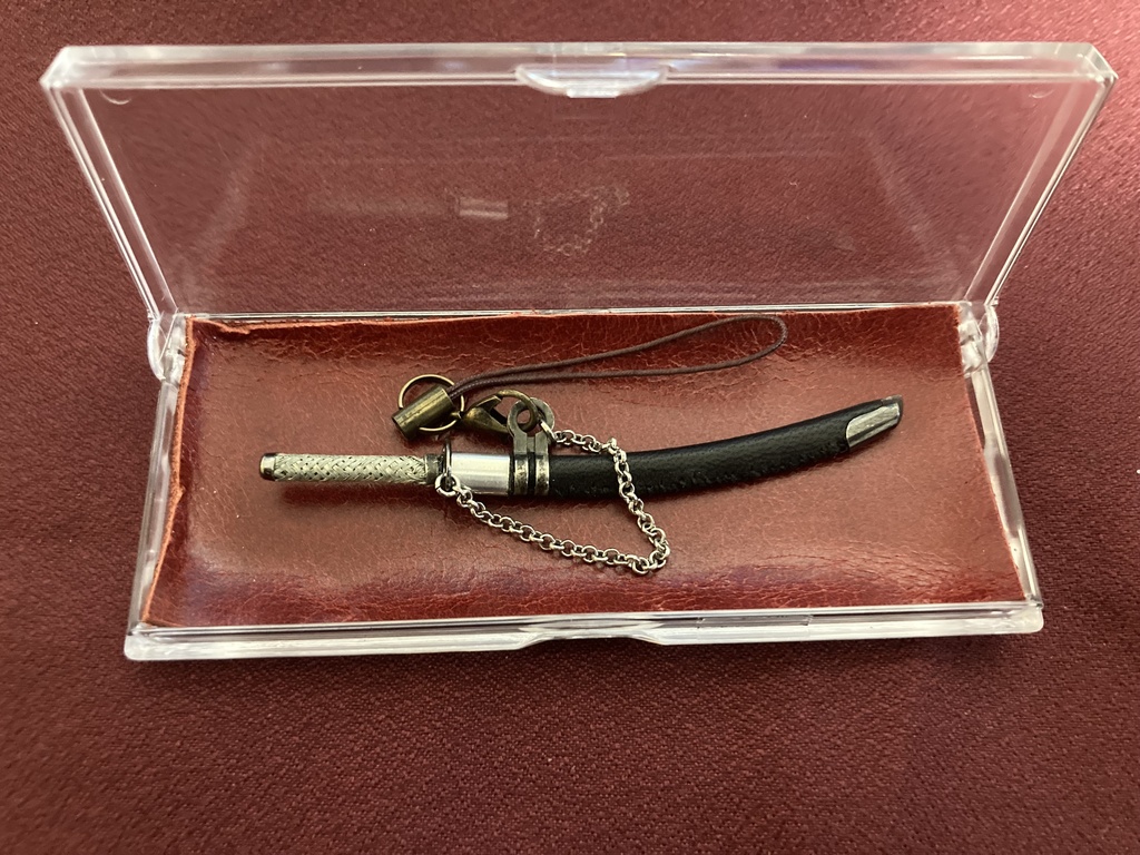 手作り刀日本刀ストラップ 真打黒羊革(磨き布付)