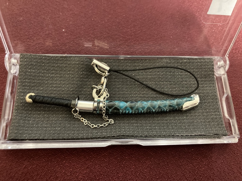 手作り刀日本刀ストラップ 真打翡翠艶蛇革(磨き布付)