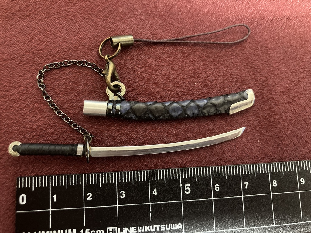 手作り刀日本刀ストラップ 真打深紺蛇革(磨き布付)