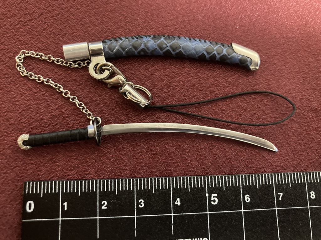 手作り刀日本刀ストラップ 真打縹蛇革(磨き布付)