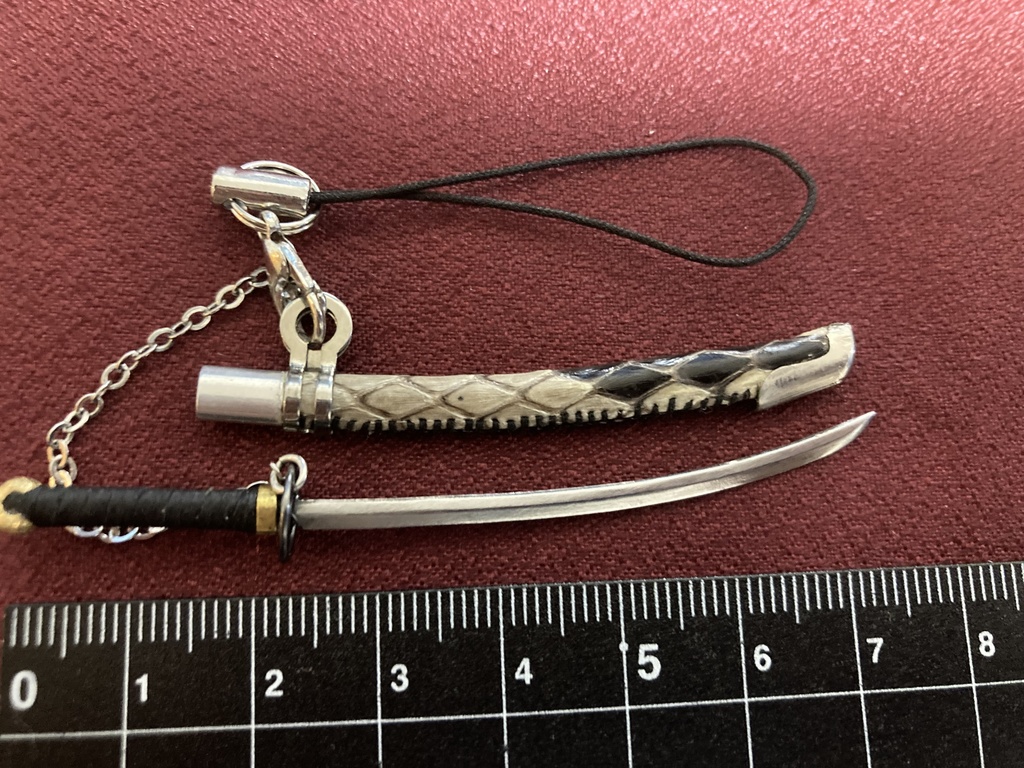 手作り刀日本刀ストラップ 真打白艶蛇革(磨き布付)