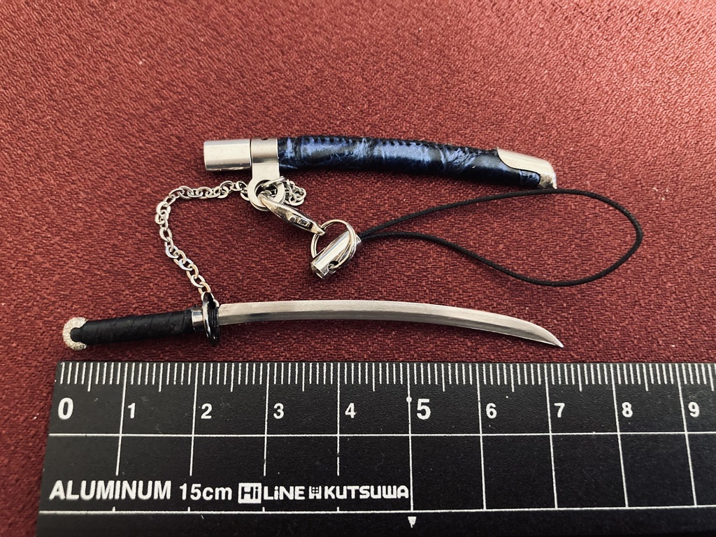 手作り刀日本刀ストラップ 真打青艶鰐革(磨き布付)