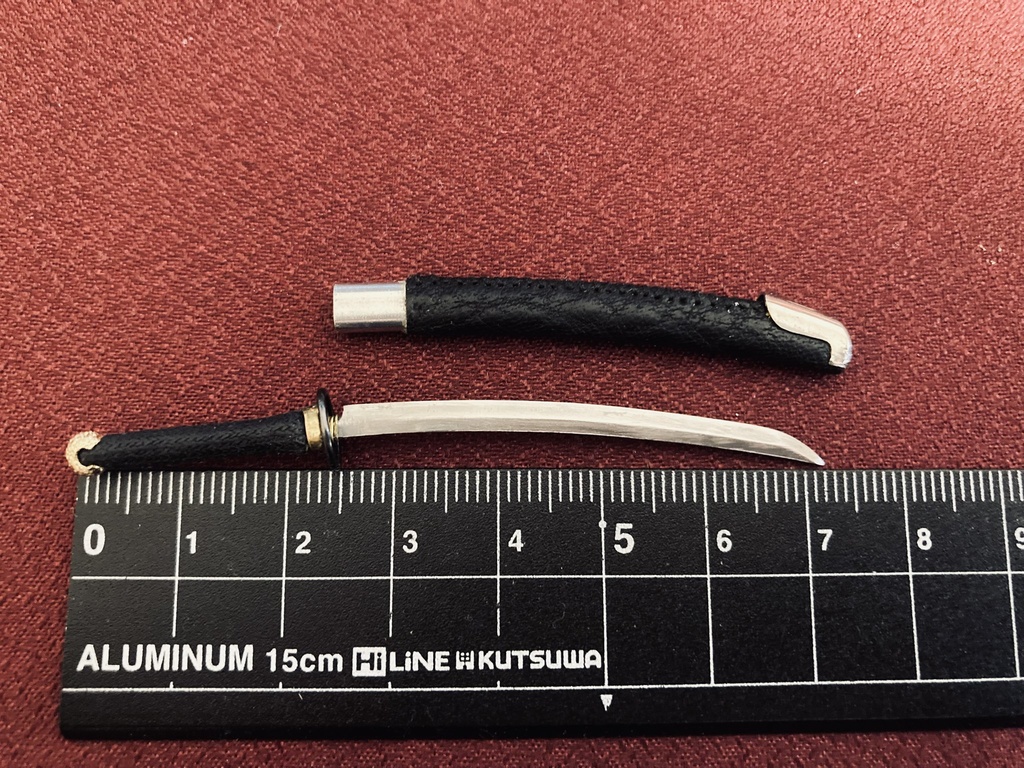 フィギュア用手作りミニ日本刀 黒艶鮫革(磨き布付)