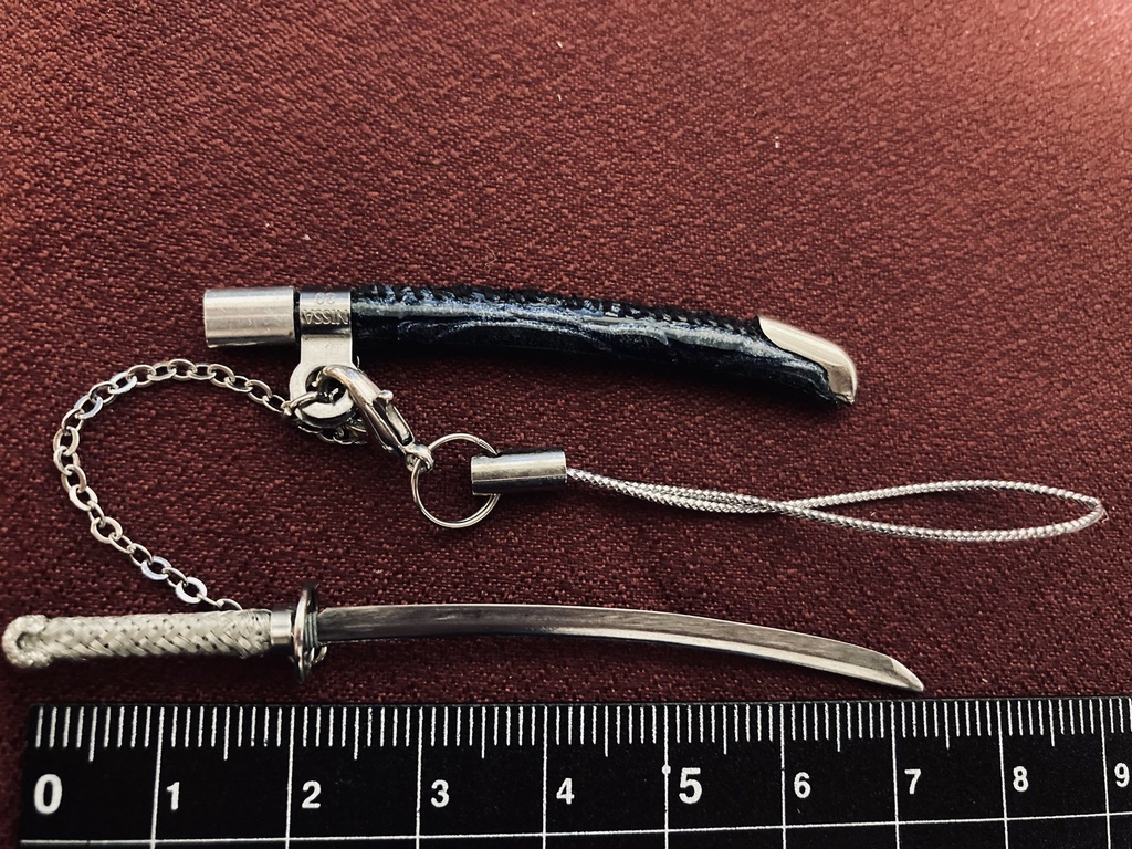 手作り日本刀ストラップ 紺牛エナメルコート革鞘