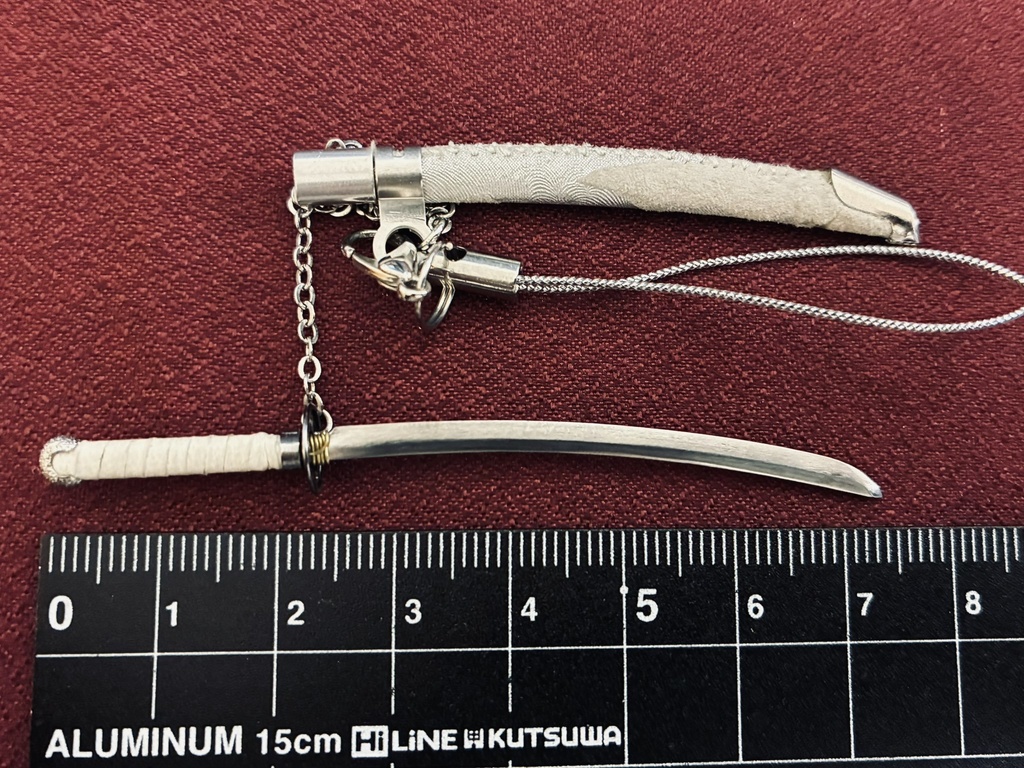 手作り日本刀ストラップ 白銀波柄豚革鞘