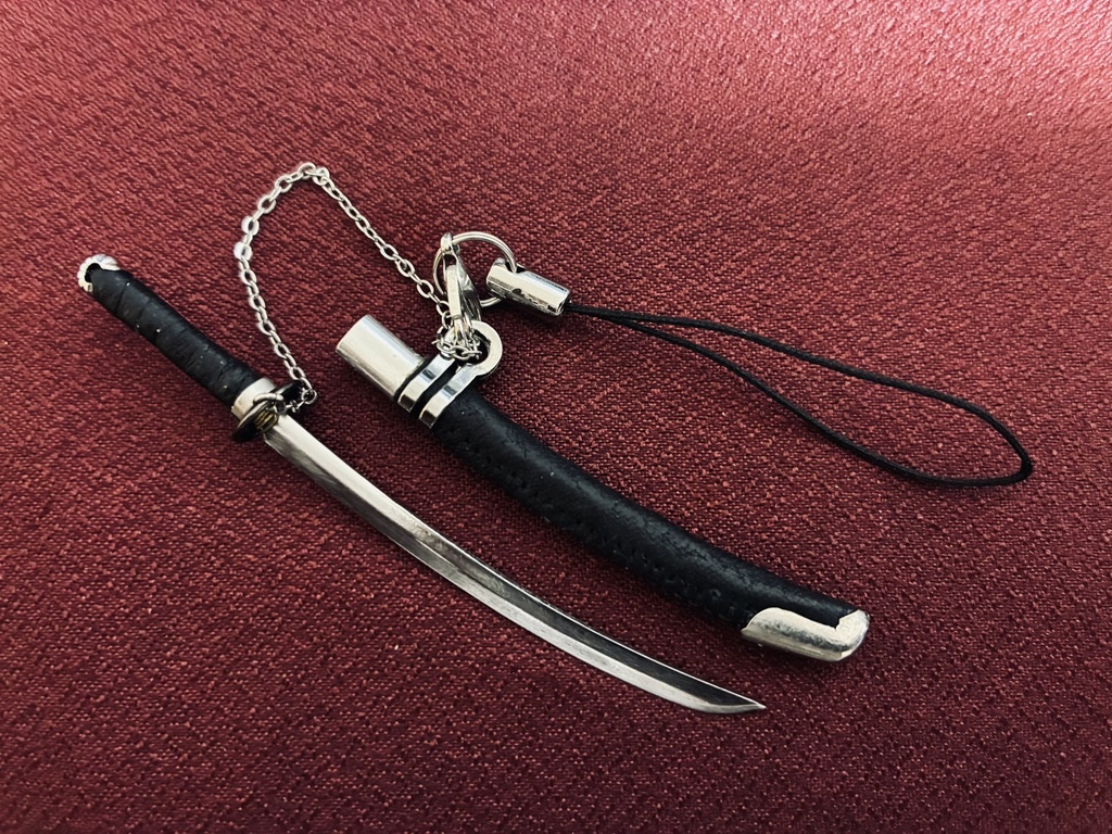 手作り日本刀ストラップ　黒鮫革鞘